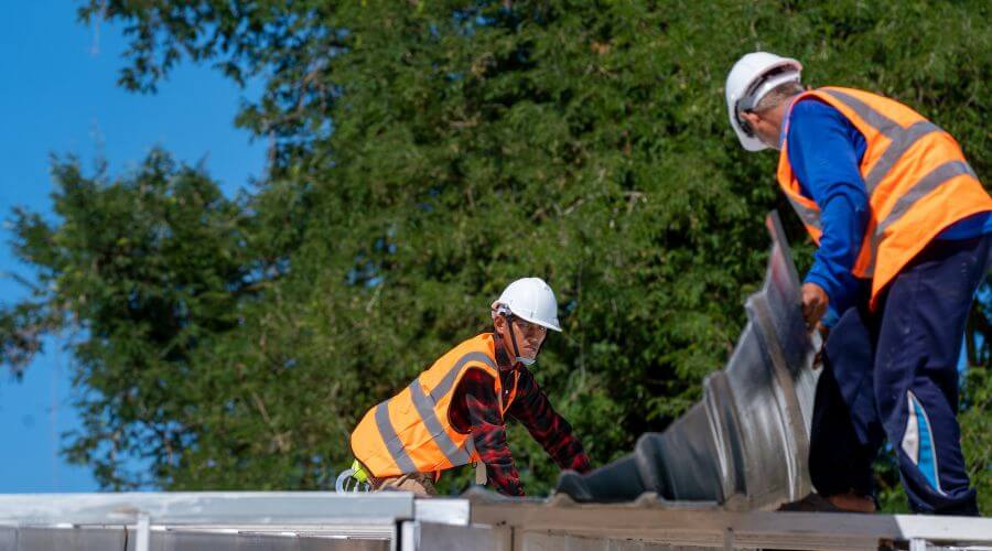 Professional gutter cleaning in Coulter, IA